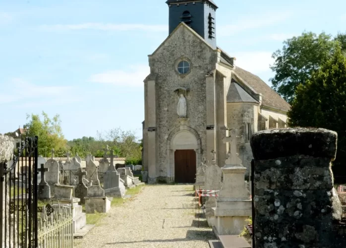 Cimetiere Eglise Melz-sur-Seine village Seine et Marne 77 proche Provins