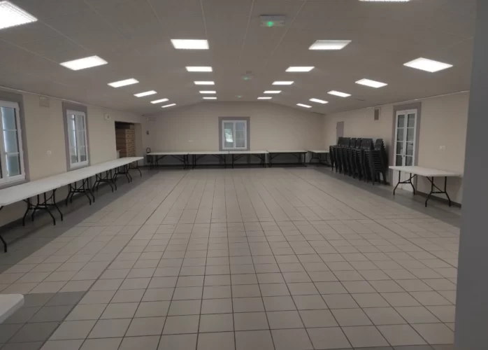 Salle des fetes Melz-sur-Seine interieur salle