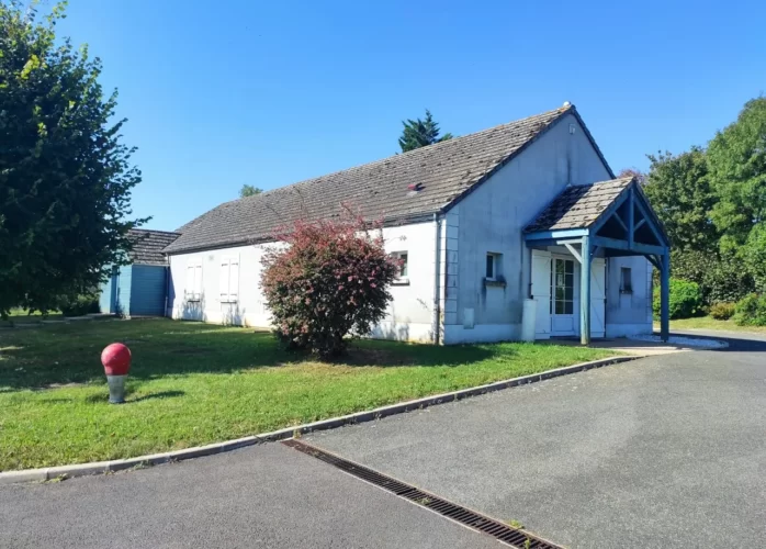 Salle des fetes Melz-sur-Seine exterieur parking