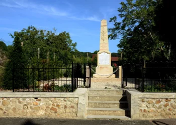 Monument aux morts Melz-sur-Seine village Seine et Marne 77 proche Provins Monument aux morts Melz-sur-Seine village Seine et Marne 77 proche Provins